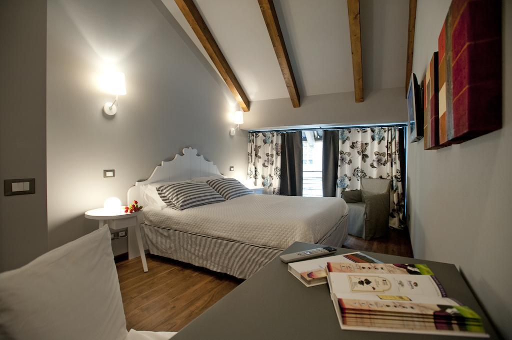 Vinoteca La Sacrestia Bed & Breakfast Alba  Room photo