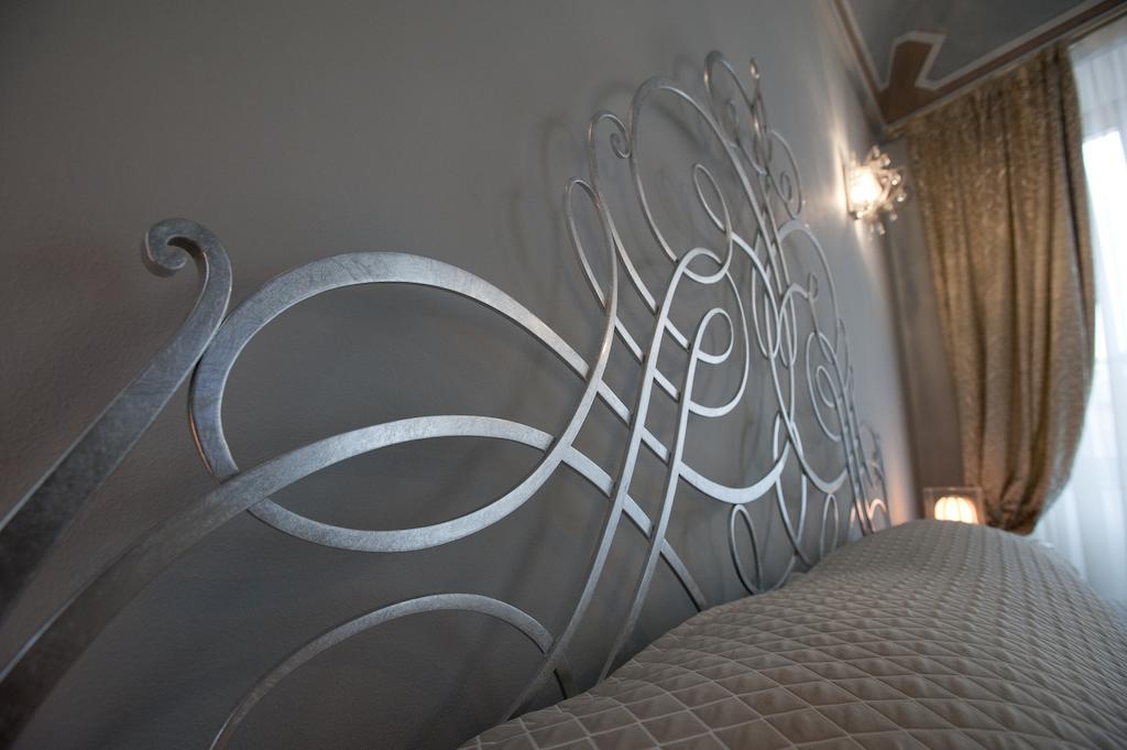 Vinoteca La Sacrestia Bed & Breakfast Alba  Room photo
