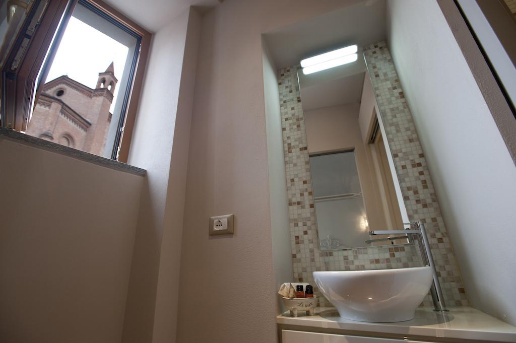 Vinoteca La Sacrestia Bed & Breakfast Alba  Room photo
