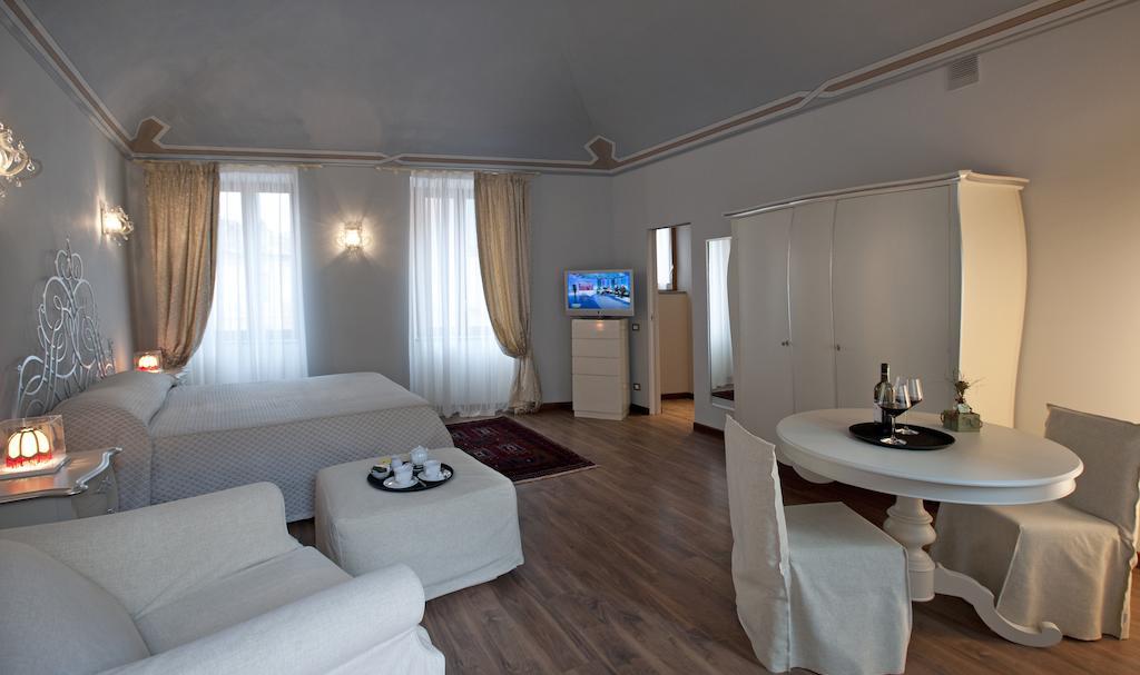 Vinoteca La Sacrestia Bed & Breakfast Alba  Room photo